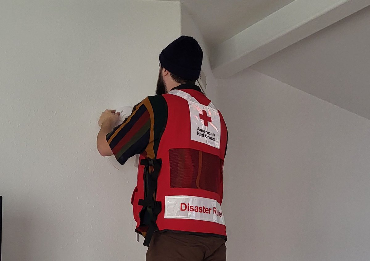 The Red Cross hits the ground in The Dalles for the Sound the Alarm campaign. We installed free smoke alarms and offered escape plans to families who signed up. There's still time to sign up for a free alarm at SoundtheAlarm.org/Cascades. #RedCross#EndHomeFIres