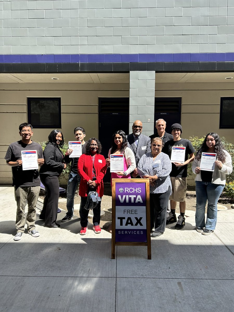 When the IRS visits…and it’s a good thing! Top 5 VITA volunteers. 65 others also recognized today. <a href="/CJUHSD/">Supt. Mat Holton</a> <a href="/RanchoHSCougars/">Principal Aikens</a>