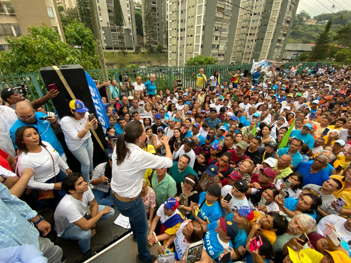 @MariaCorinaYA 🗣️ María Corina Machado (@MariaCorinaYA) en Miranda: 'Estamos a 100 días, vamos a entregarle estos 100 días de nuestra vida a Venezuela. Serán días duros y exigentes, pero Dios sabe a cuáles de sus hijos les pone las pruebas más grandes. Sabemos lo que nos toca'.