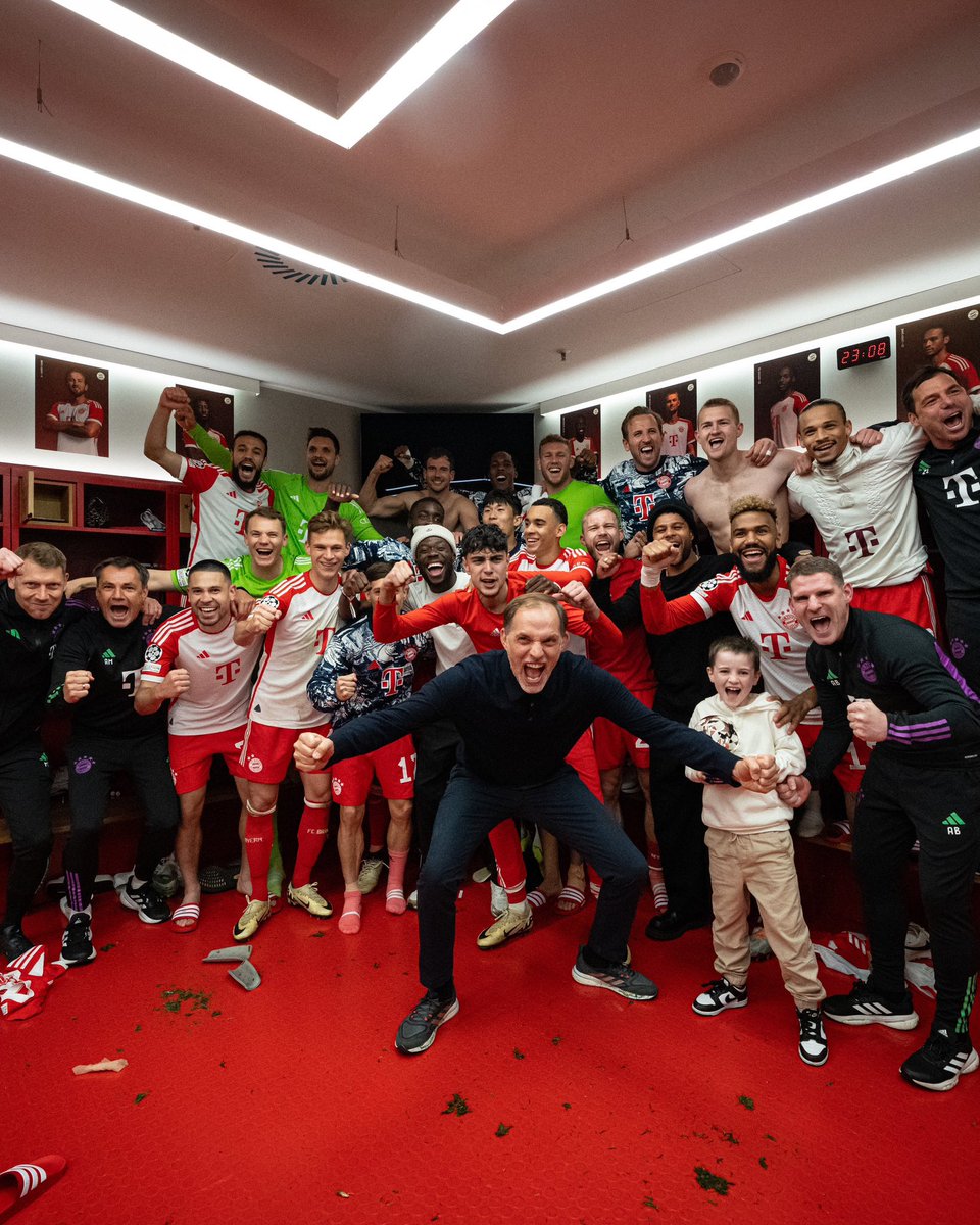 La joie des Munichois après la qualification en demi-finales ! 🥳❤️🤍 📸 @FCBayern