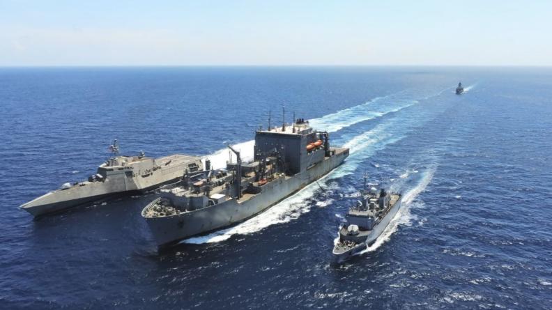 FRAGATA FRANCESA DE VIGILÂNCIA VENDÉMIAIRE NAVEGA COM NAVIOS AMERICANOS E AUSTRALIANOS
👉estrategiaglobal.blog.br/2024/04/fragat…
#FragataClasseFloreal #Fragata #HMASWarramunga #FragataVendemiaire #Franca #MarineNationale #MarinhaFrancesa #USNSWallySchirra #USSMobile