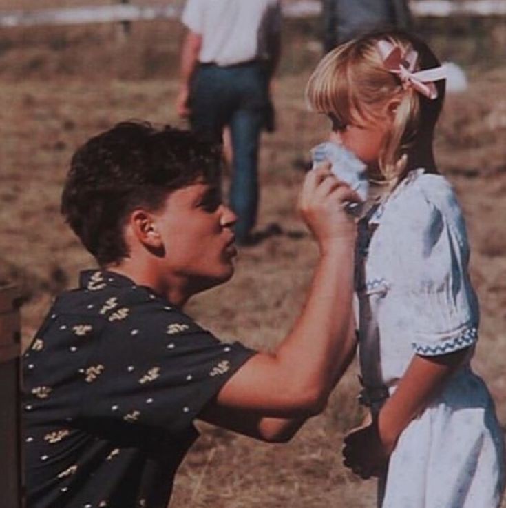 haimtolove's tweet photo. Awww my heart he would have been such a good dad 🥹 ❤️

#coreyianhaim #coreyhaim  #Kindnessforcorey #80s #teenidol 
#licensetodrive #thelostboys https://t.co/y2XwNBzwtI