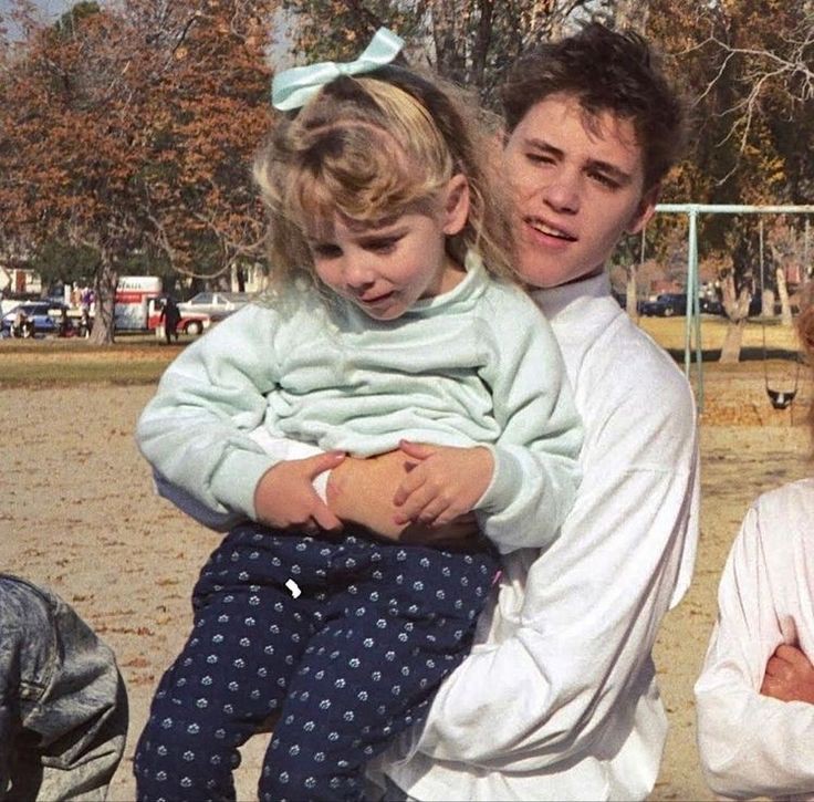 haimtolove's tweet photo. Awww my heart he would have been such a good dad 🥹 ❤️

#coreyianhaim #coreyhaim  #Kindnessforcorey #80s #teenidol 
#licensetodrive #thelostboys https://t.co/y2XwNBzwtI