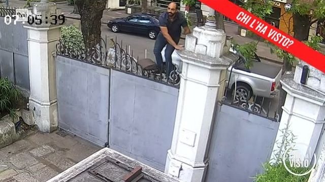 Ucciso nell'ambasciata in #Uruguay: Perché Luca Ventre scavalcò il cancello e poi ha tentato di uscire? “Voleva attirare l’attenzione per tornare in Italia”, pensa la mamma. Era successo qualcosa alla festa di Capodanno e cercava rifugio?

#chilhavisto→bit.ly/3QHXfkj