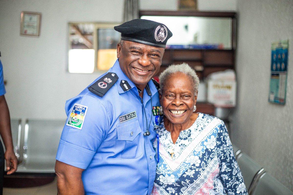 TunjiDisu1's tweet photo. I had the honor of visiting 94-year-old DCP Dame Stella Obuoforibo Okuyiga (Ret.), one of the pioneering 20 female police officers in Nigeria who joined the force in 1955. It was a delight to spend time with this veteran trailblazer.

#WomenInPolice #NigeriaHistory #VeteranOfficer #NigerianPolice #FemaleOfficers #PioneeringWomen #PoliceHistory #NigerianLegacy #FemaleLeadership #CivicService #PublicService #WomenEmpowerment #GenderEquality #InspirationalWomen #NigerianHeroine