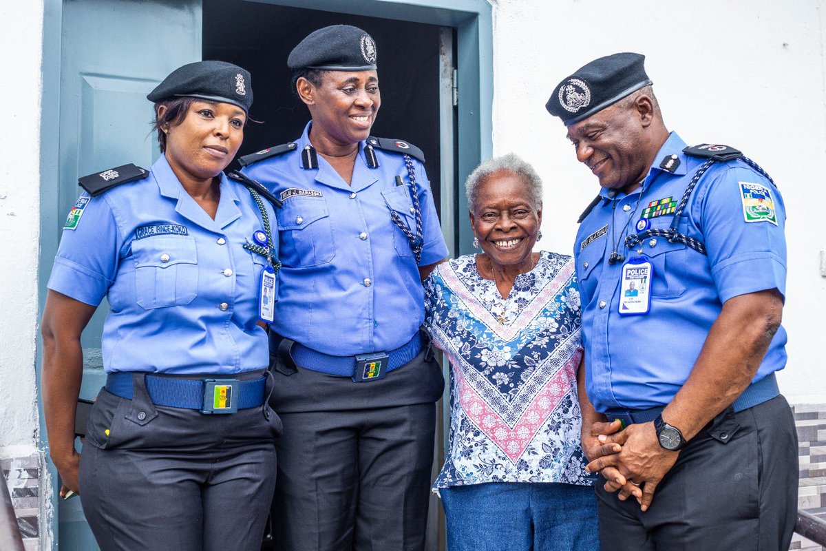 TunjiDisu1's tweet photo. I had the honor of visiting 94-year-old DCP Dame Stella Obuoforibo Okuyiga (Ret.), one of the pioneering 20 female police officers in Nigeria who joined the force in 1955. It was a delight to spend time with this veteran trailblazer.

#WomenInPolice #NigeriaHistory #VeteranOfficer #NigerianPolice #FemaleOfficers #PioneeringWomen #PoliceHistory #NigerianLegacy #FemaleLeadership #CivicService #PublicService #WomenEmpowerment #GenderEquality #InspirationalWomen #NigerianHeroine