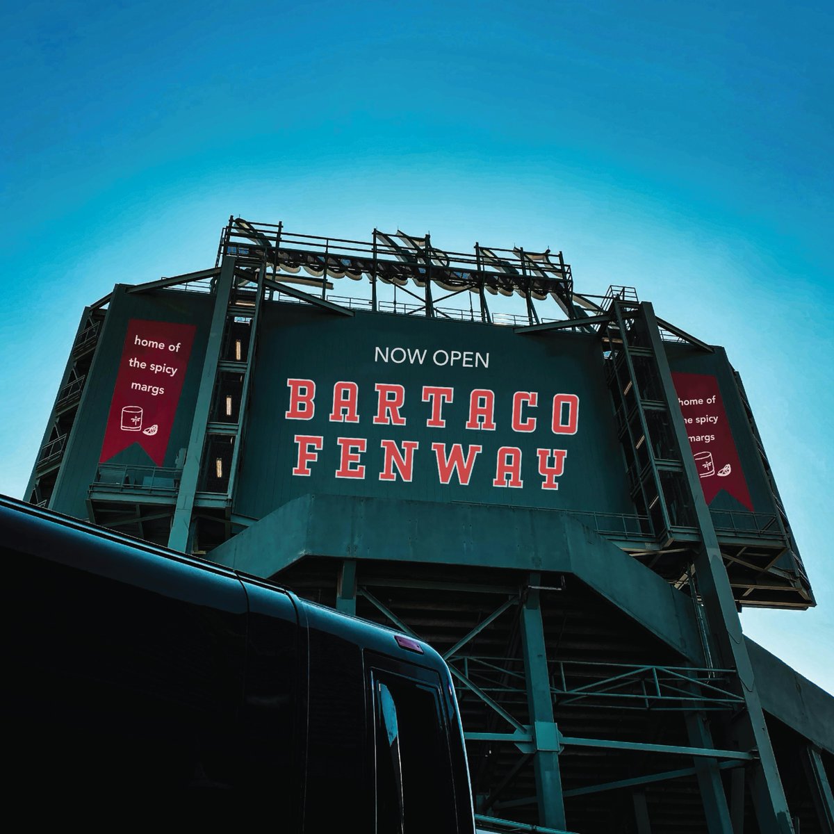 bartacolife's tweet photo. 📣 BIG NEWS—bartaco Fenway is officially ⭐ OPEN!

We're thrilled to put down roots right by one of the most historic, beloved, and revered ballparks in the nation. See you soon for pork belly tacos + spicy margs before (and after) your next gameday 👇

#bartaco #bartacolife https://t.co/ESUSiokIeb