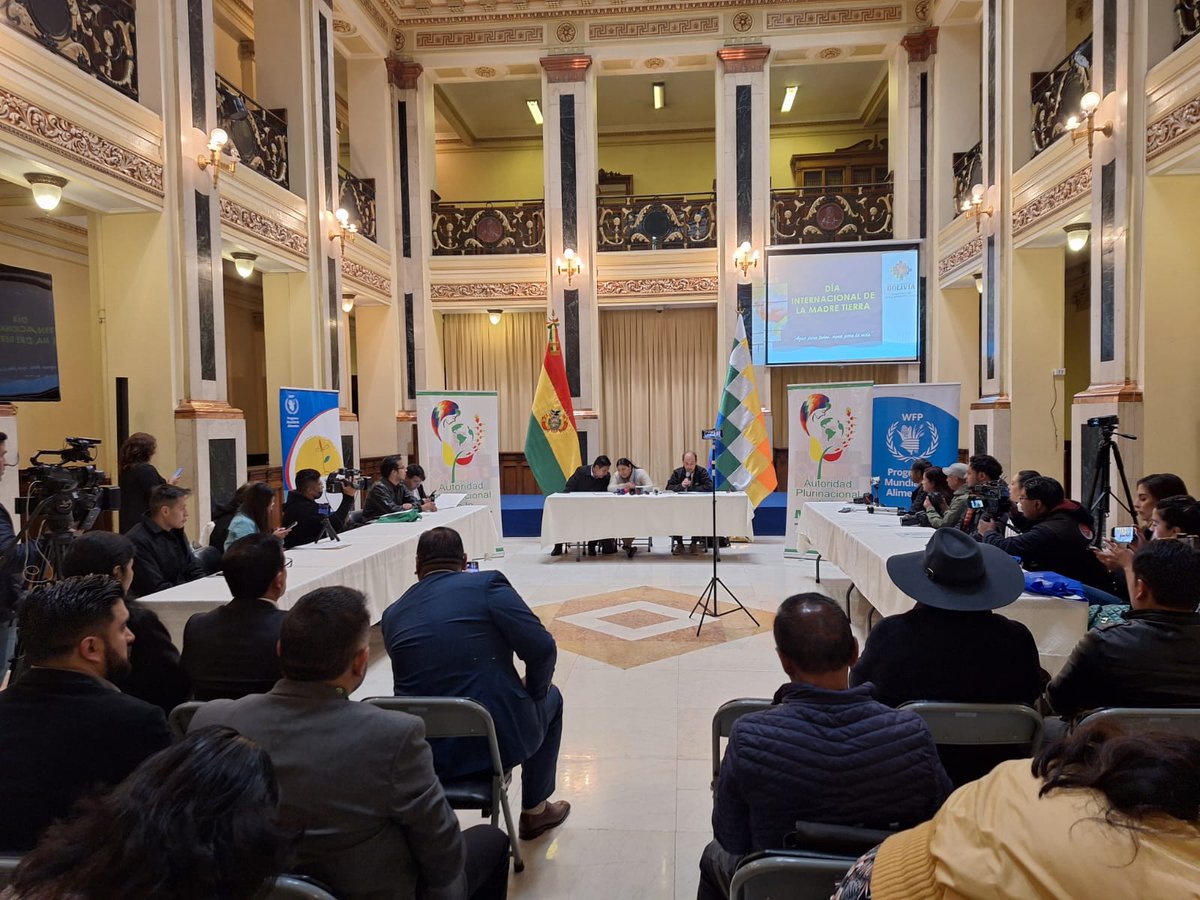 WFP_Bolivia's tweet photo. ¡Somos parte de la Semana de la #MadreTierra! En conferencia de prensa, junto a la Directora de la #APMT #AngélicaPonce, invitamos a la 4ta #Feria por el #DíaInternacionalDeLaMadreTierra y Lanzamiento de la #Cumbre Plurinacional #SistemasAlimentarios #PueblosIndígenas #22deAbril. https://t.co/xIcJpMeA3a