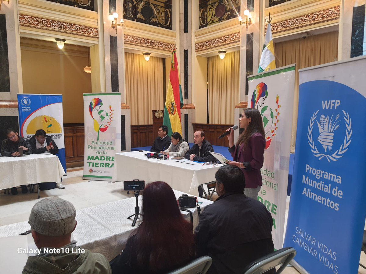 WFP_Bolivia's tweet photo. ¡Somos parte de la Semana de la #MadreTierra! En conferencia de prensa, junto a la Directora de la #APMT #AngélicaPonce, invitamos a la 4ta #Feria por el #DíaInternacionalDeLaMadreTierra y Lanzamiento de la #Cumbre Plurinacional #SistemasAlimentarios #PueblosIndígenas #22deAbril. https://t.co/xIcJpMeA3a