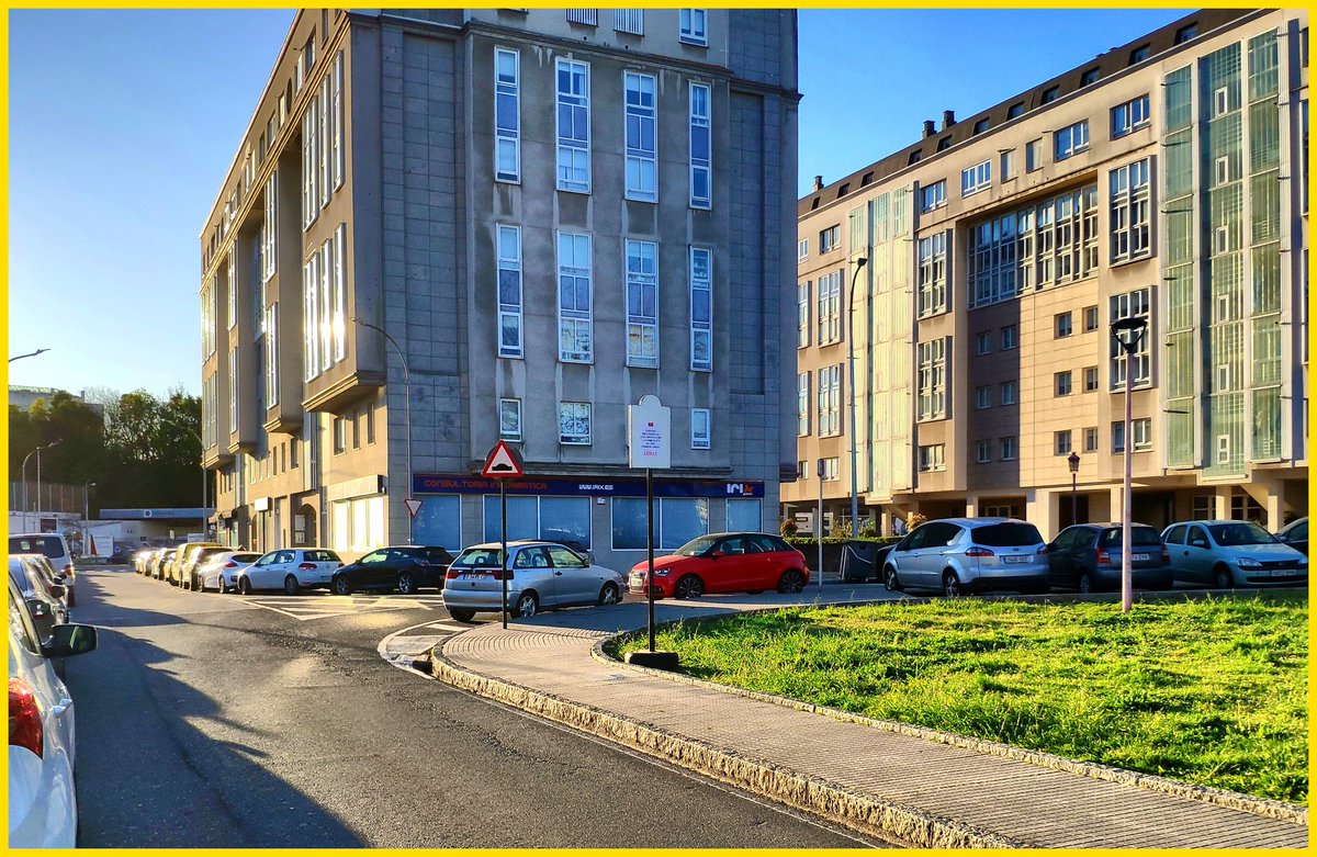 BlogBusurbano's tweet image. Ilustrando las paradas alternativa y provisional, respectivamente, de la #Lín5, en su desvío a causa de las obras en el tramo inicial de la Avda. del Ferrocarril para la futura #EstaciónIntermodal:

 #Par101 General Rubín (bajada)
#ParProv Joaquín Cotarelo, esquina Avda. de Cádiz