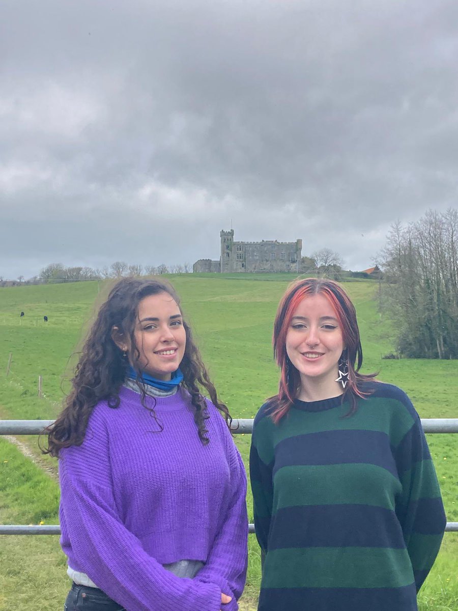 IOC_erasmus's tweet photo. 💥 💥 L’estada de les alumnes de #batxillerat de l’@ioc està sent molt profitosa pel seu TR!!Avui han anat a Killbrittan, a visitar el castell on es va escriure The Book of Lismore.👏🏼👏🏼. Bona continuació!! ☀️ #talide #adults @sepie #erasmus https://t.co/JJ5yWRmGUe