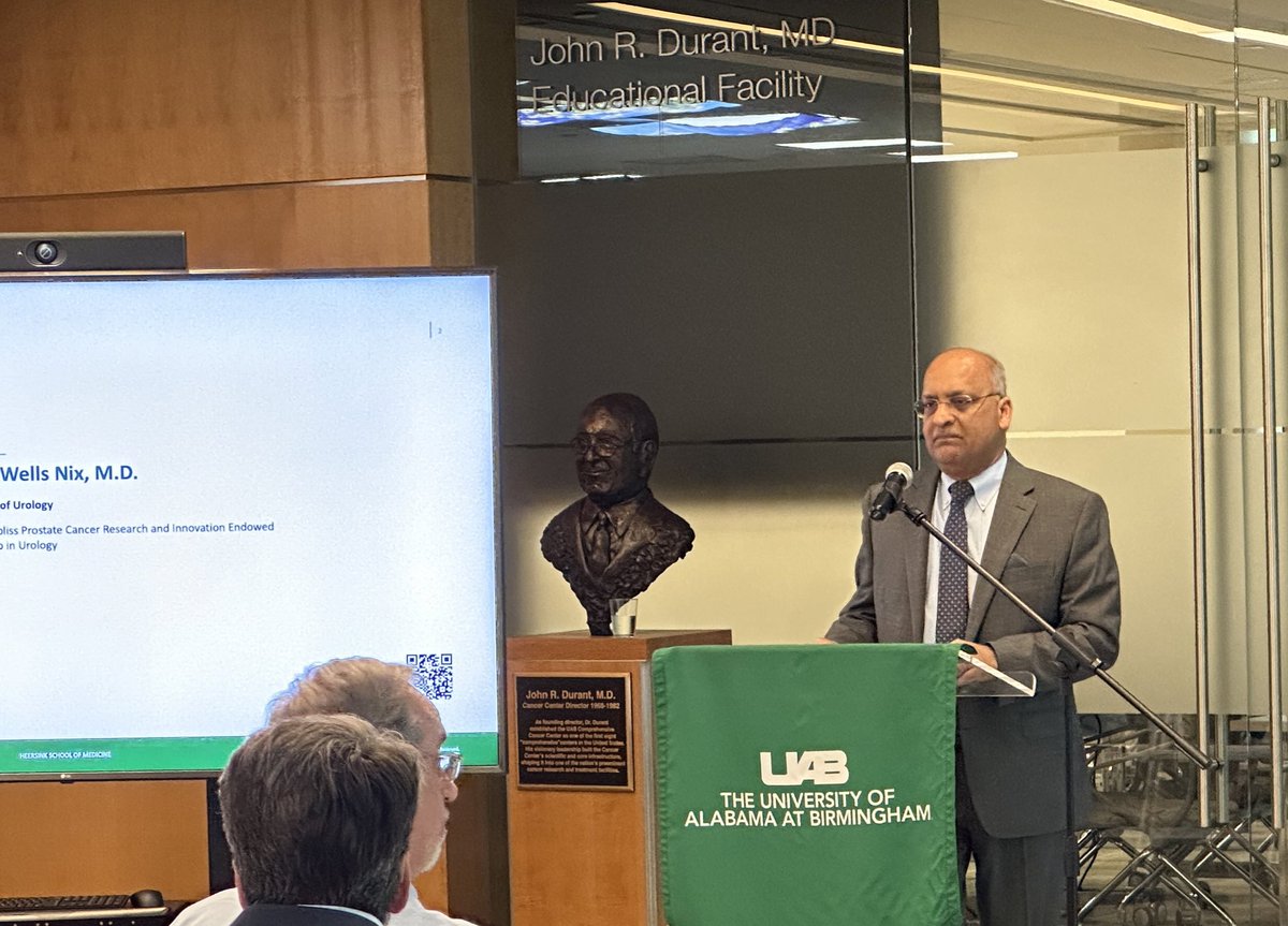 So great to recognize Dr. Aurelio Galli (@GallivantLab) for being appointed as the Dr. Champ Lyons Endowed Chair in General Surgery today! Dr. Dan Chu (@DChu80) delivered his opening award marks and noted his dedication to GI biology research, jiu-jitsu, and the culinary arts!