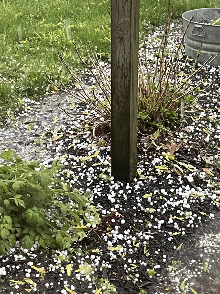 krusenZ's tweet photo. @wsyx6 #gahanna #hail https://t.co/4PBX5mI43v
