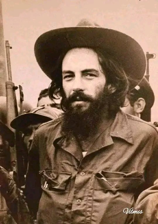 📍 Ascenso de Camilo Cienfuegos a Comandante. El 16 de abril de 1958 el Comandante en Jefe Fidel Castro emite una orden de ascenso al grado de Comandante del Ejército Rebelde al capitán Camilo Cienfuegos Gorriarán