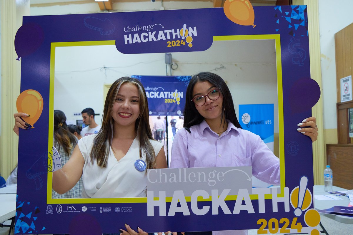 ¡Más de 200 personas de diferentes facultades de #LaUES participan en el #ChallengeHackathonUES que se realiza el 17 y 18 de abril en la Facultad de Jurisprudencia y Ciencias Sociales! 🚀