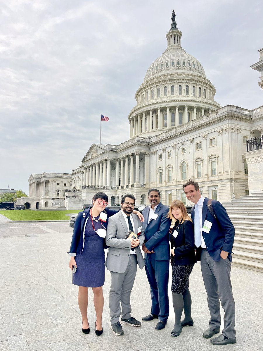 🇺🇸 It was a great day in DC for the #ASCOAdvocacySummit with these phenomenal colleagues from New York. It was a pleasure to meet with congressional staffers as part of such an active and engaged team of physicians. @VamsiVelcheti @jatwanikaran @BobbyDalyMD (missing @MKnoll_MD)