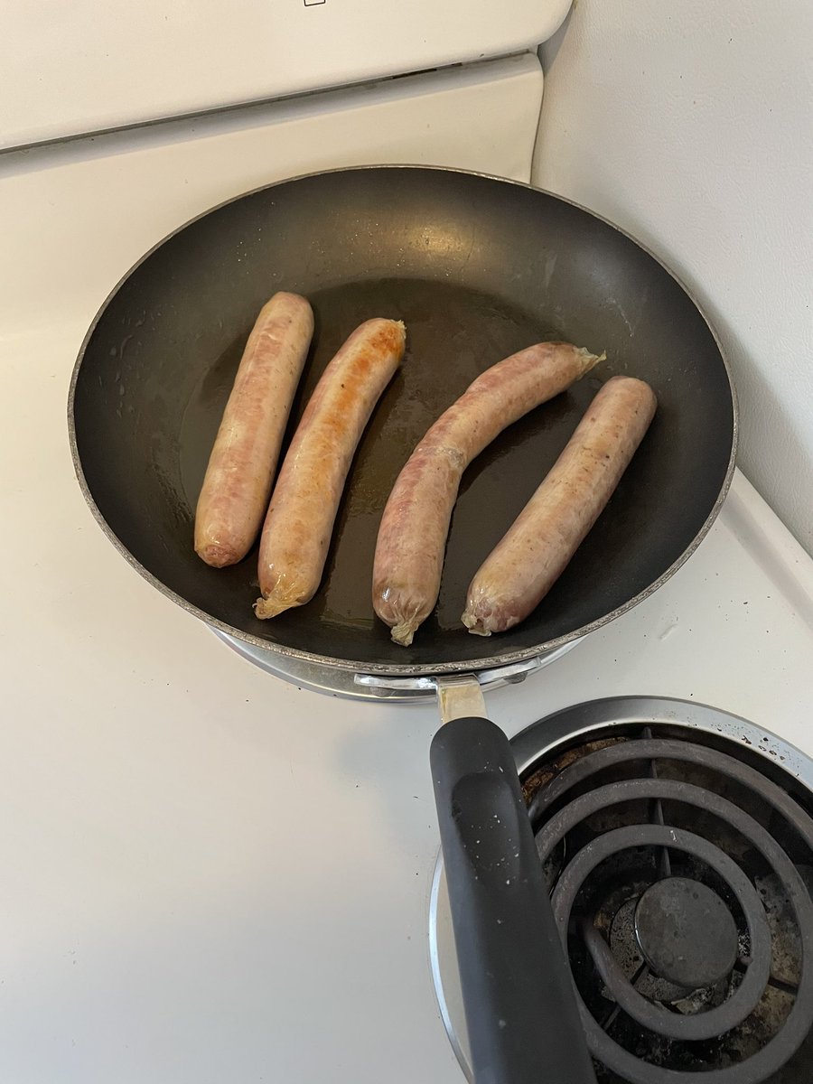 My #german fam (@Melaunie3 @django_houdini) 😏❤️💛💚✌🏼 should be stoked that my #prussian self is making gormet mushroom and pork bratwursts... oh and there WILL be kraut on these bad boys at some point.