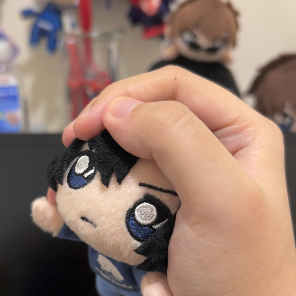 preeeeelice's tweet photo. 非常可爱的蓝眼睛臭脸萩原研二，但是松田阵平反而很乐hhhh
给他俩衣服互换了一下…萌…就爱这一口幼驯染贴贴… https://t.co/bzJxccChln