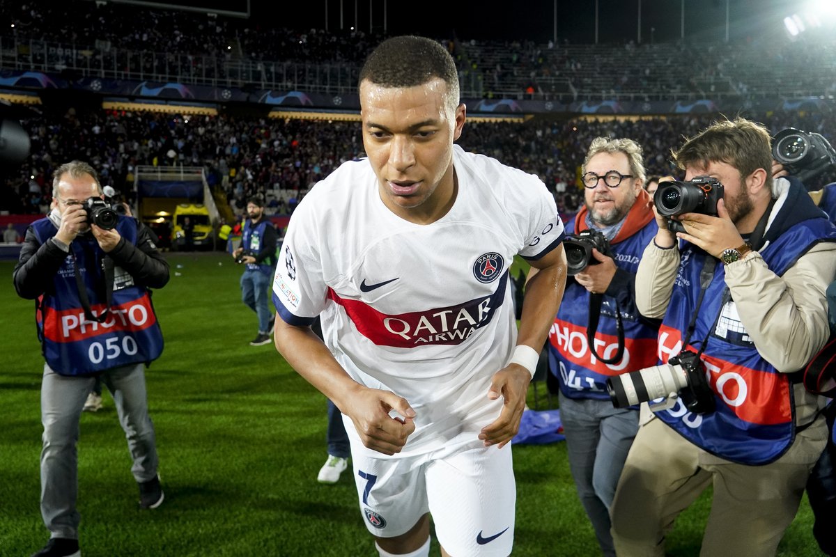 ActuFoot_'s tweet photo. Affronter son futur club en finale de LDC, et si c'était pas le destin de Kylian Mbappé ? 👀⏳ https://t.co/WxgEDBVE9t