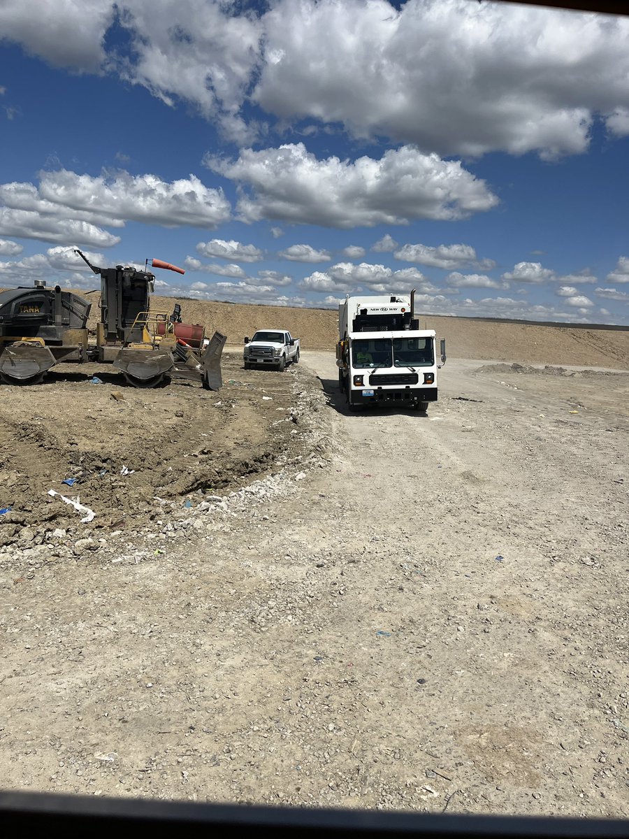 mkuensti's tweet image. Little late, but grateful to the @CoMoGov #Solidwaste division for hosting us on 4/12. @GrantAllStars 5th Ss saw how humans directly interact with all 4 spheres and the important science behind landfill management. Thanks to Adam and his crew! #springproject