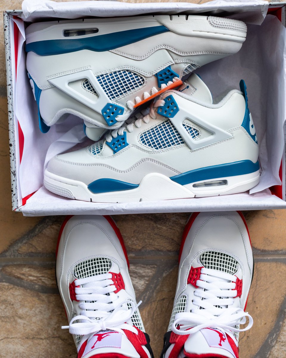 #mailcall Appropriate footwear for today’s delivery of the Air Jordan IV ‘Industrial Blue’ aka Military Blue IVs. Will try them on asap. @snkr_twitr 

#nike #nikeair #jumpman #airjordan #jordan #sneaker #sneakerhead #sneakers #SnkrsLiveHeatingUp #snkrskickcheck #canon