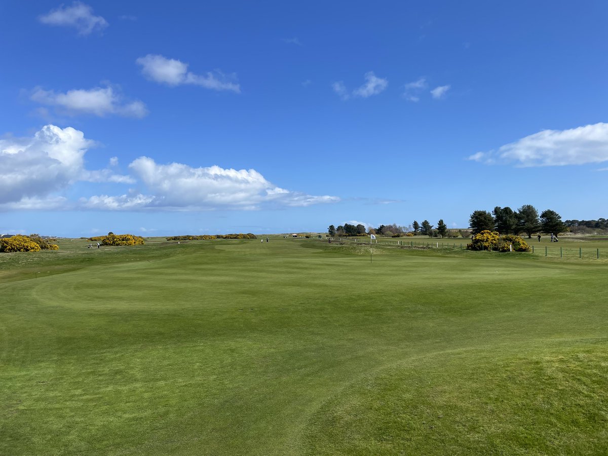 A delayed return flight (still waiting) won’t detract from what has been an incredible trip with @BushnellGolf playing the spectacular @dumbarniegolf and @carnoustiegolf. Proper bucket list stuff and the weather played ball too.