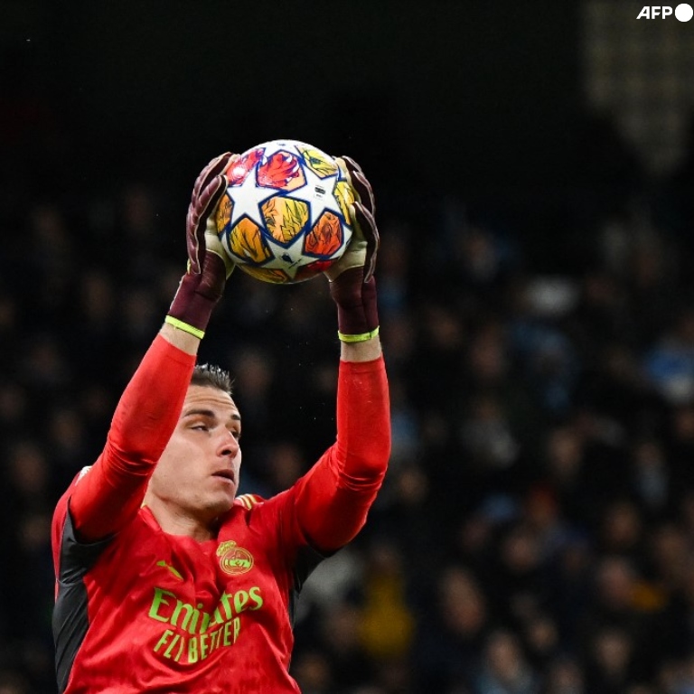 InvictosSomos's tweet image. Figura en los 120 minutos de partido y la figura en la tanda de penales. No estuvo Thibaut Courtois, pero sí Andriy Lunin. Qué portero es el ucraniano. A la altura de la grandeza del Real Madrid. HÉROE ABSOLUTO.