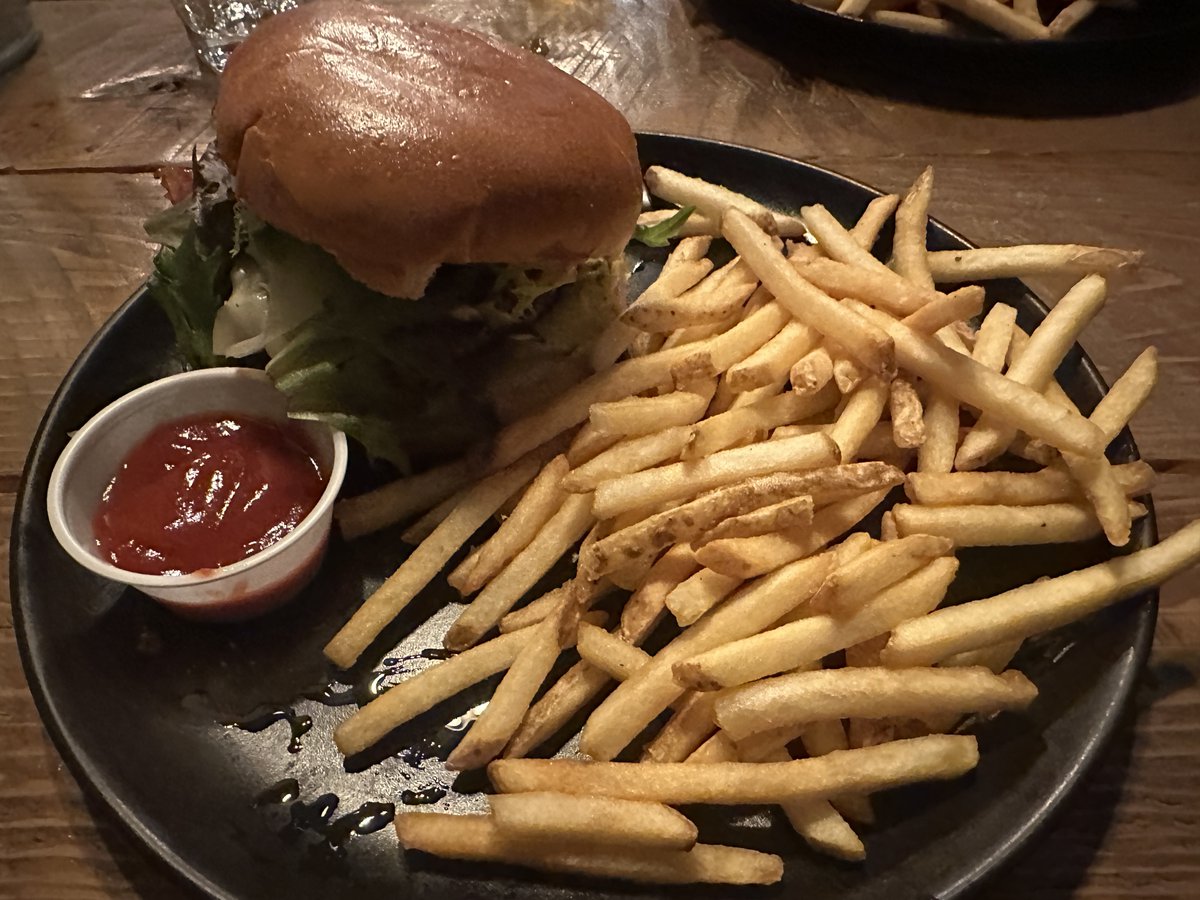 PEI Burger Love stop # 5 - Lone Oak Brewpub -  A solid burger, classic, not super messy came with fries. Could have used a bit more seasoning in the meat but otherwise cooked well. This one falls into the #2 spot for me.