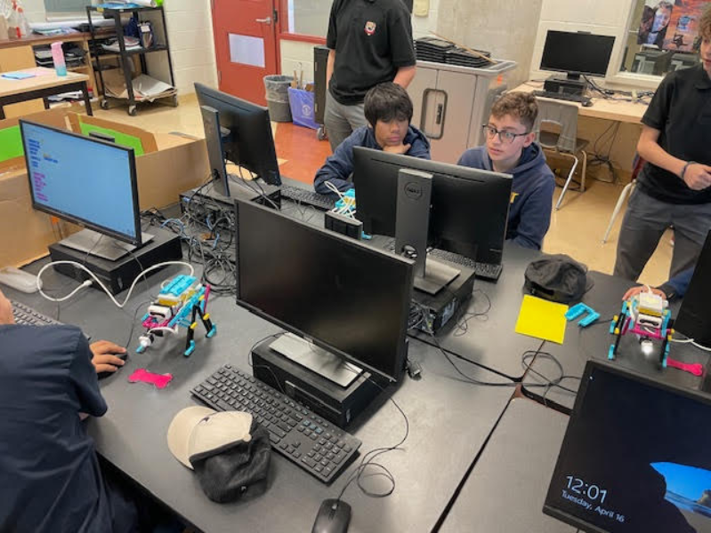 BrebeufSTEAM's tweet photo. It was great to see 80 Annunciation gr 7 &amp; 8s code FIRST FLL robots &amp; solve Science/STEM challenges at our Robotics outreach day led by Brebeuf Robotics &amp; STEAM. Keep coding! @TCDSB_STEAM @AnnettaConnie @peacocks21  @LSCSeduca08  @TCDSB @TCDSB21C @TCDSBdirector @CANFIRST https://t.co/jAts6HHERv