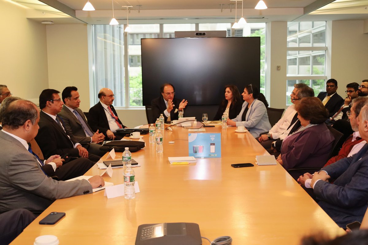 Finance Minister, Mr. Muhammad Aurangzeb, met with Pakistan Staff Association of World Bank-IMF. Briefed them on the government's reform agenda. (1/2)