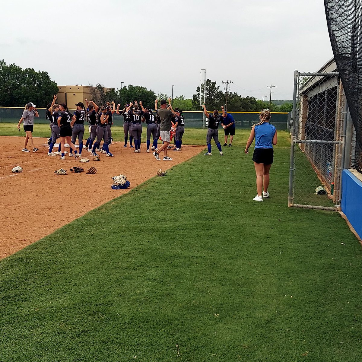 CookeCoSports's tweet photo. HE DID IT!
NCTC defeated Cisco College 9-3 today giving Lady Lions head coach Van Hedrick his 1000th career win. https://t.co/YRBCEtK6Ky