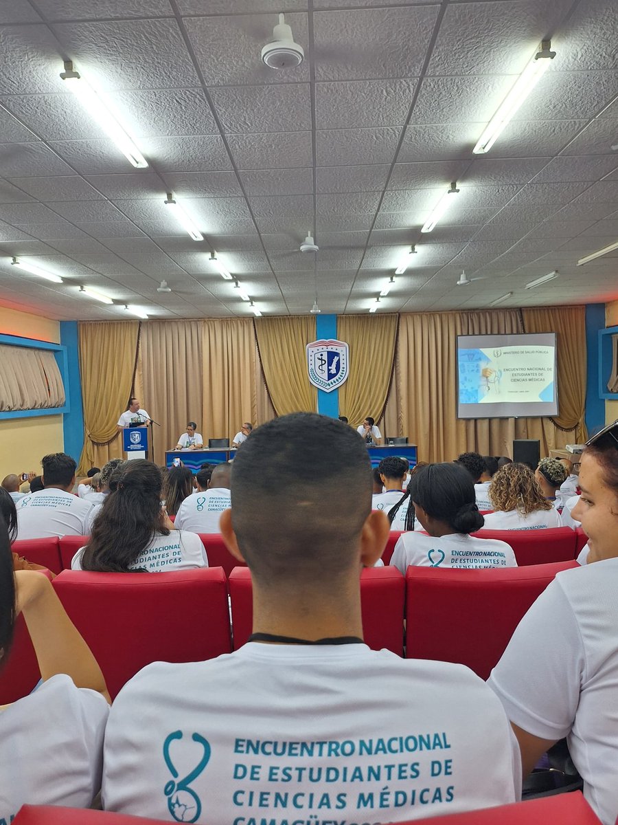 feucm_may's tweet photo. Intercambio con el Ministro de Salud Pública 🥼🤍
#FEUCMMay
#VamosPorMás
#SomosFEU
#GalenosDe❤ https://t.co/5s1Wb12faS
