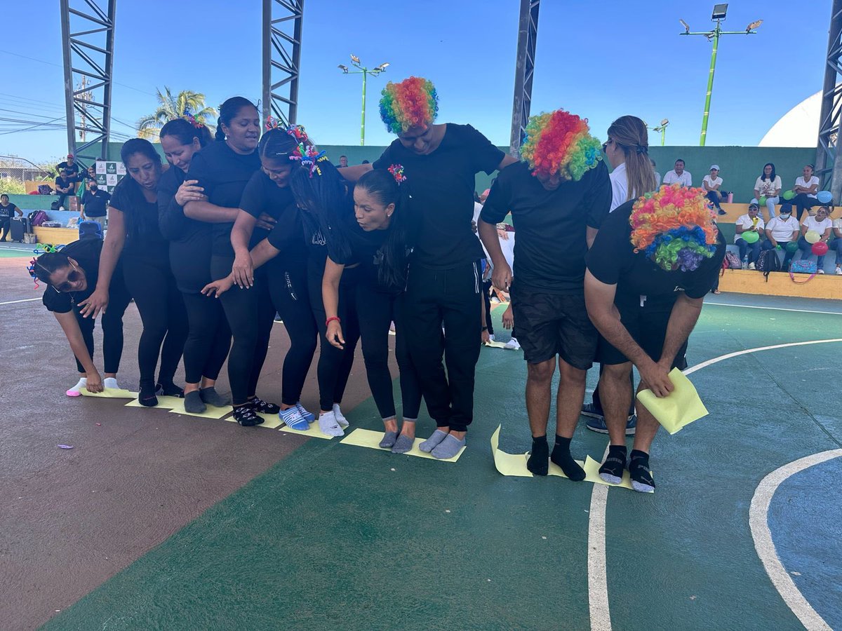 EducacionZ5_Ec's tweet photo. [GALÁPAGOS] En el mes de la #RevalorizaciónDocente, nuestros maestros participan en diversas actividades lúdicas y capacitaciones diseñadas para identificar y fortalecer las necesidades en prácticas educativas, contribuyendo así a su desarrollo profesional.

#ElNuevoEcuador https://t.co/OhH8rZNNXM
