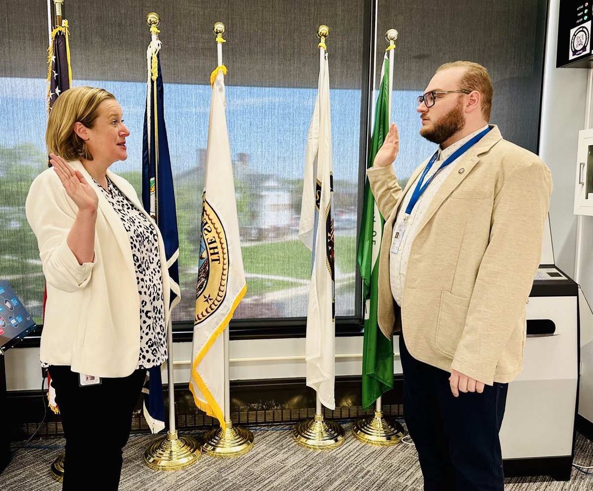 Congratulations, Gordon Baer! Thank you for swearing your #OathofOffice as a Senior Deputy Clerk at our office! We are thrilled to work with you. Warmest wishes in your new role.