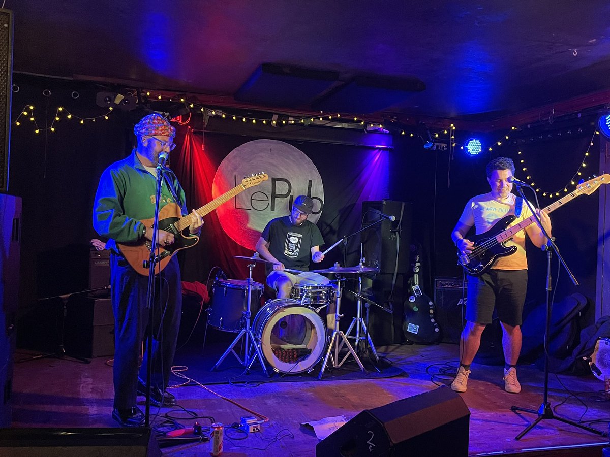 Another fantastic mid-week gig at @Lepub with the ever impressive @TheWavePictures ably supported by Cardiffs @goodmynameisian !