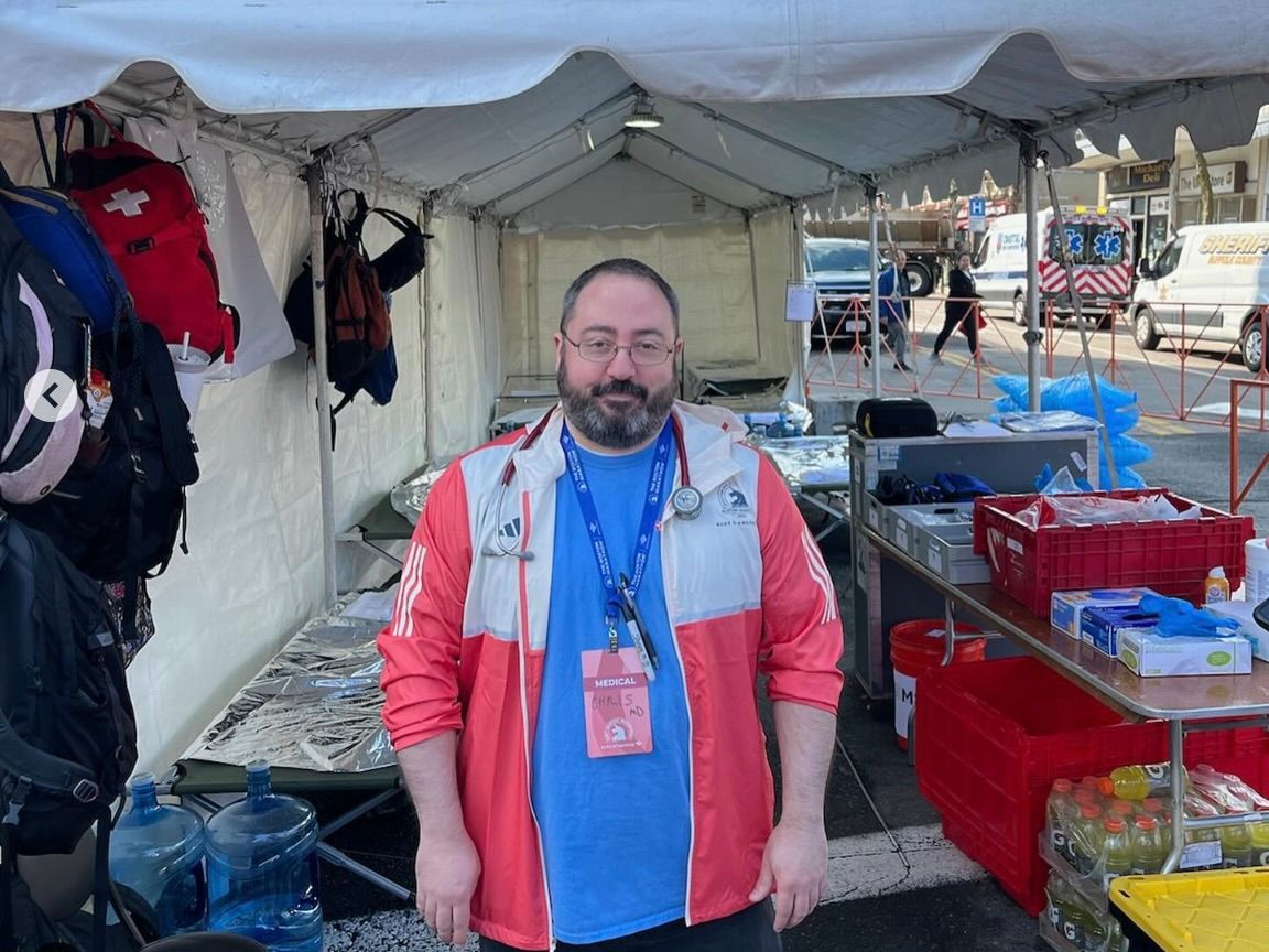 CHA had volunteers from Podiatry, CHA Cambridge Hospital ED and Tufts Family Medicine Residency providing medical services at Monday's @BostonMarathon. Thank you to all the CHA employees who volunteered their time and skills!