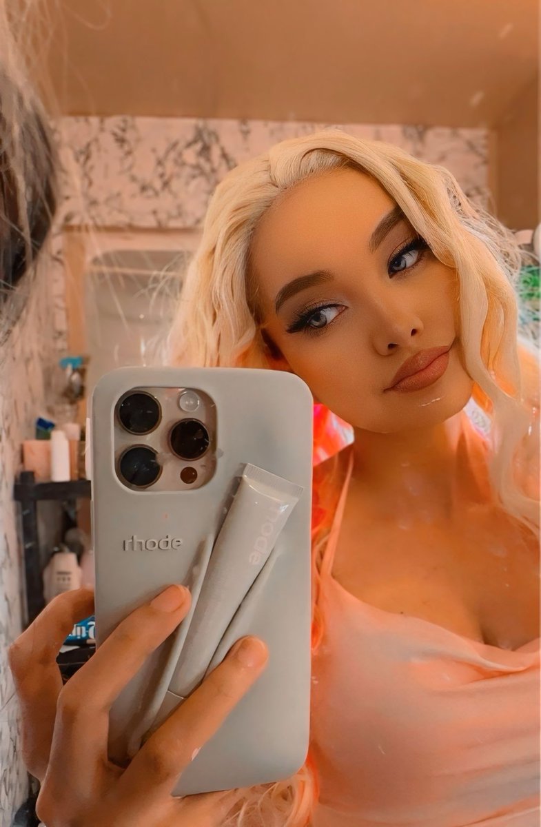 EllieMarku's tweet photo. #rhode #findom https://t.co/25why3XSLr