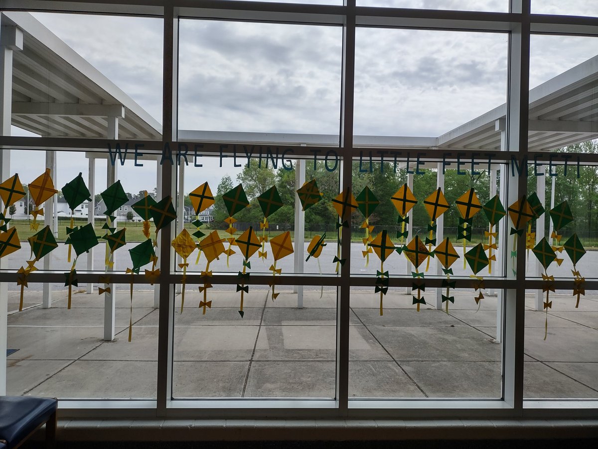Mrs_Spurlin's tweet photo. We are ready to fly to Little Feet Meet! A collaborative craft we did with our buddies ❤️ #specialolympics #littlefeetmeet @HillpointHusky https://t.co/h3dRuzH5LM
