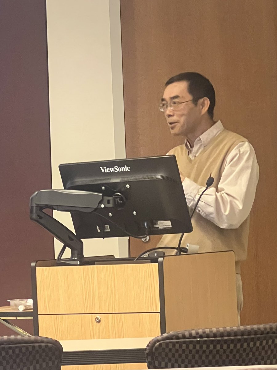 Dr. Z Zuo teaching our early career faculty about how to write a grant. He is a master so I listened intently. Also one of most generous people with his time. Lucky to have him @UVaAnesthesia @ASALifeline @FAERanesthesia @_Anesthesiology