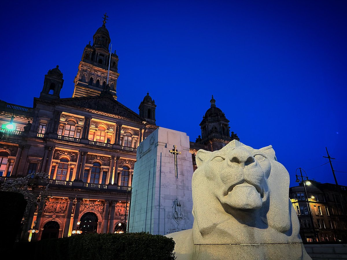 Hello, Glasgow, Scotland! This city is really beautiful and I was immediately struck by the wonderfully accessible downtown central core, which places an emphasis on pedestrian thoroughfares. #WheelchairTravel #OpenYourWorld