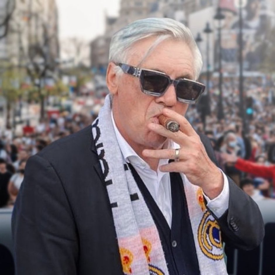 JoueursItalia's tweet image. Guardiola qui élabore son plan tactique toute la nuit pour se faire éteindre par le pouvoir de l’amitié de Carlo Ancelotti