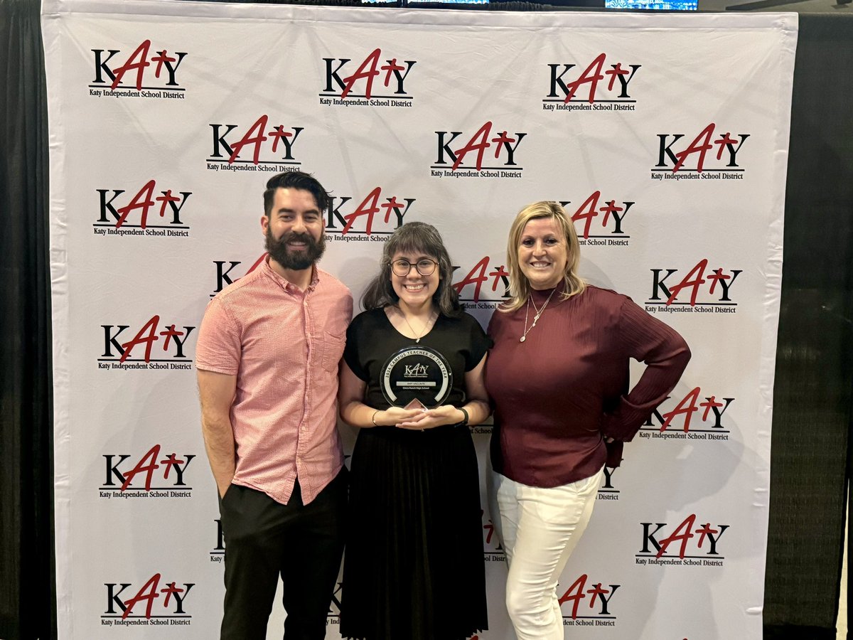 Celebrating Amy Vaclavick…. Our CRHS Teacher Of The Year! What an honor that our amazing CRHS orchestra gets to play for all of the award winners! @cinco_school @katyisd @ptsa_crhs @crhsorchestra