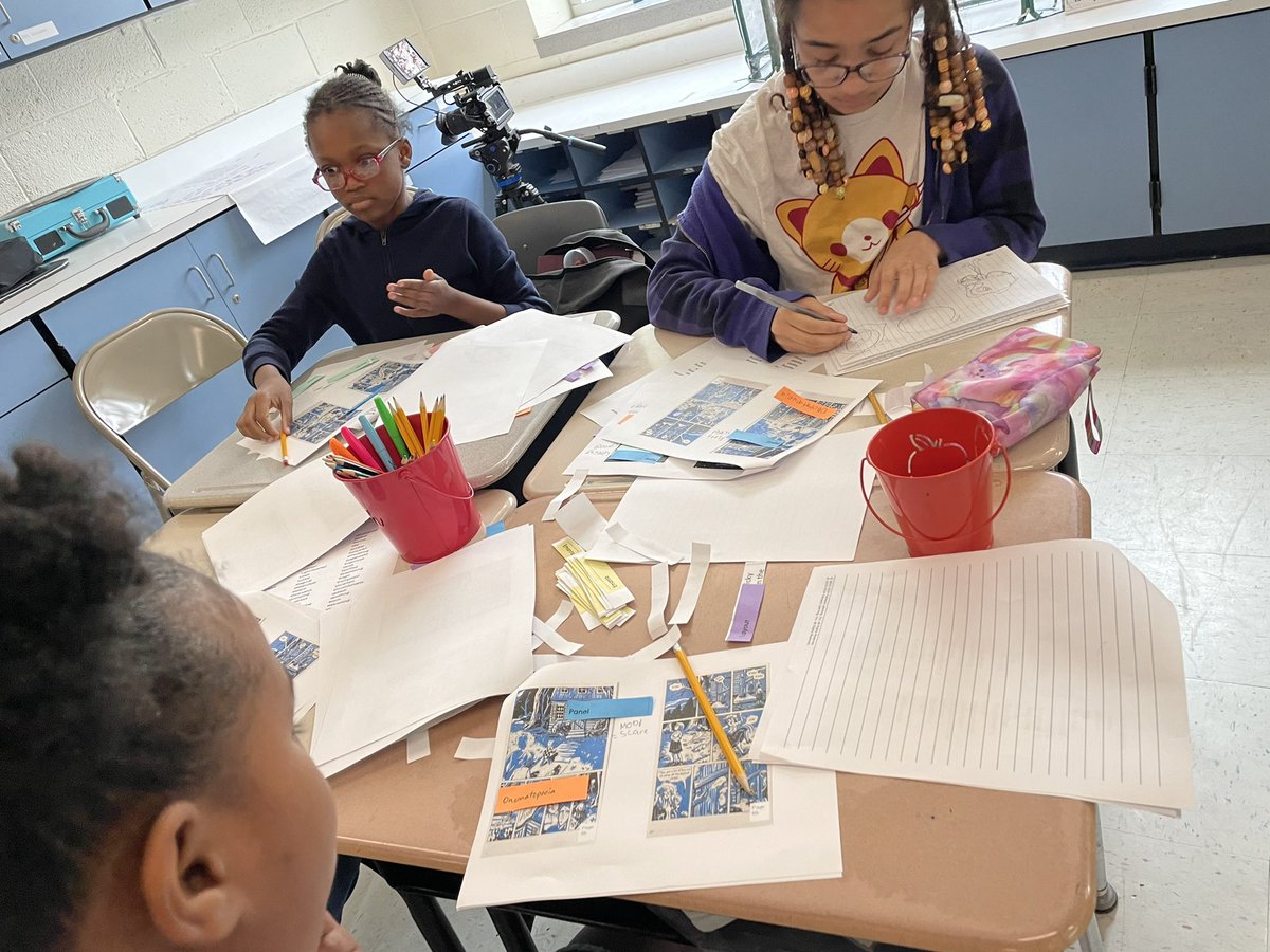 @wcboe @TeachFishtank @MarylandReads @natwexler Watching these @wcboe students compare The Wrinkle in Time to the graphic novel versions was phenomenal!

We are swooning over the complete texts students are reading on our #KnowledgeMatters School Tour in @MdPublicSchools!!