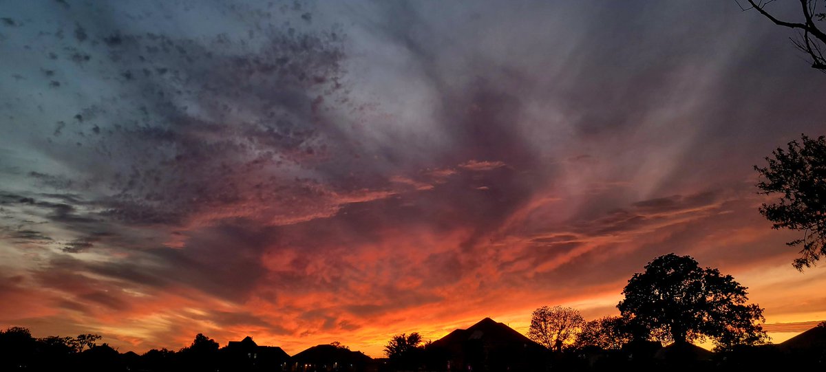 Sunset view from my backyard on the night of 04/16/2024. 👀