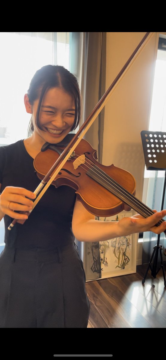 おはよう🌼

昨日初めてヴァイオリン体験をしてきたよ🎻✨
ピアノもできないし小学生の頃リコーダーとかも得意じゃなかったけど、笑
ちゃんと弾けました👏
楽しすぎて通いたい！笑
新しいことに挑戦するのは楽しいね😆✨