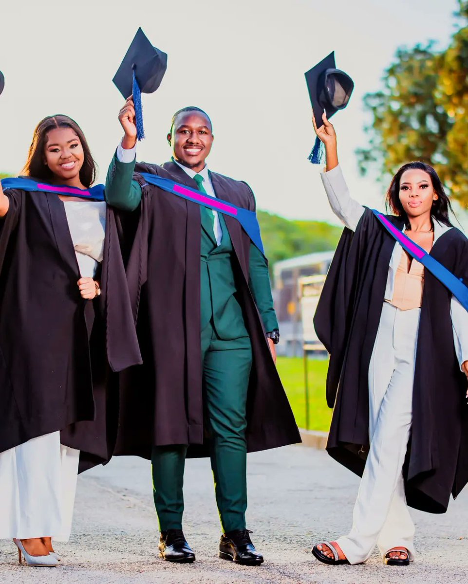 bantu_ndiki_sa's tweet photo. 15 April 2024
#graduation #Grad2024 #nmu #NMUGrad @NMUmarketing @MandelaMktg https://t.co/wBmewek9D6