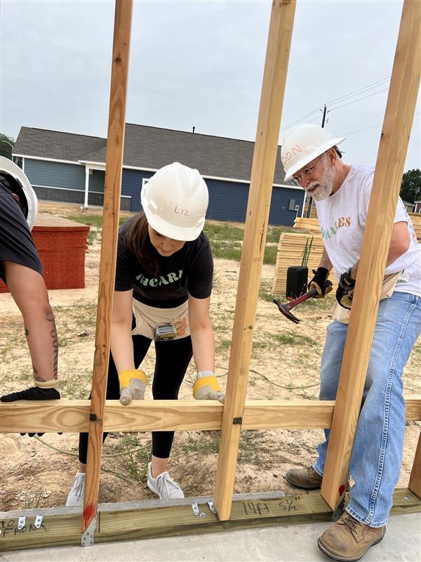 The @HowardHughesCo team was back at it today on our build site! 🔨💪 Every nail they hammer brings a Habitat Family one step closer to their goal of homeownership. #HoustonHabitat #HowardHughes