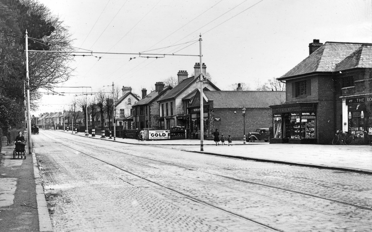Upper Newtownards Road.  Belfast. 6th April, 1943.
(Belfast Telegraph)