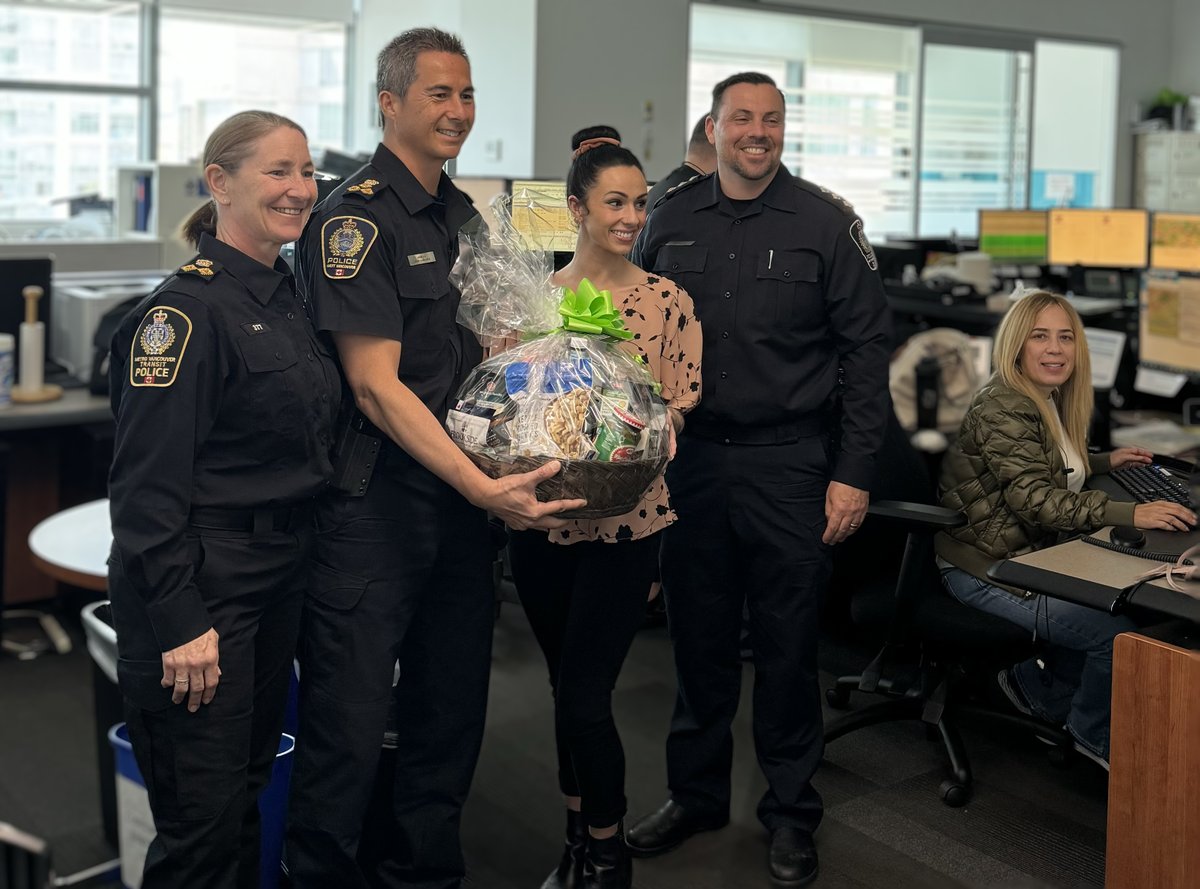 #DYK Transit Police dispatchers also answer non-emergency calls for @WestVanPolice! For Emergency Service Dispatchers’ & #911AwarenessWeek WVPD's Chief John Lo, Insp. Nick Bell & Sgt. Chris Bigland gave our team a gift basket as a token of thanks. It was greatly appreciated🙂