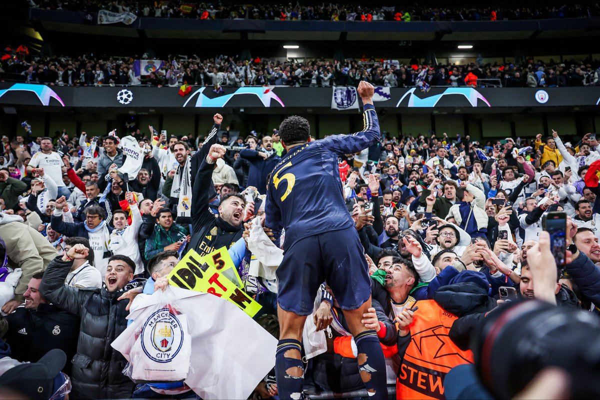 📸 Jude Bellingham merayakan dengan fans Real Madrid yang datang langsung ke Etihad Stadium 🤍